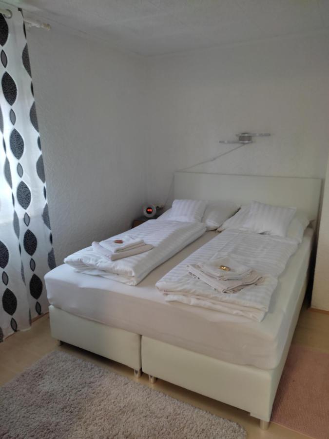 Gaestezimmer Boxenstopp Veitsbronn Экстерьер фото